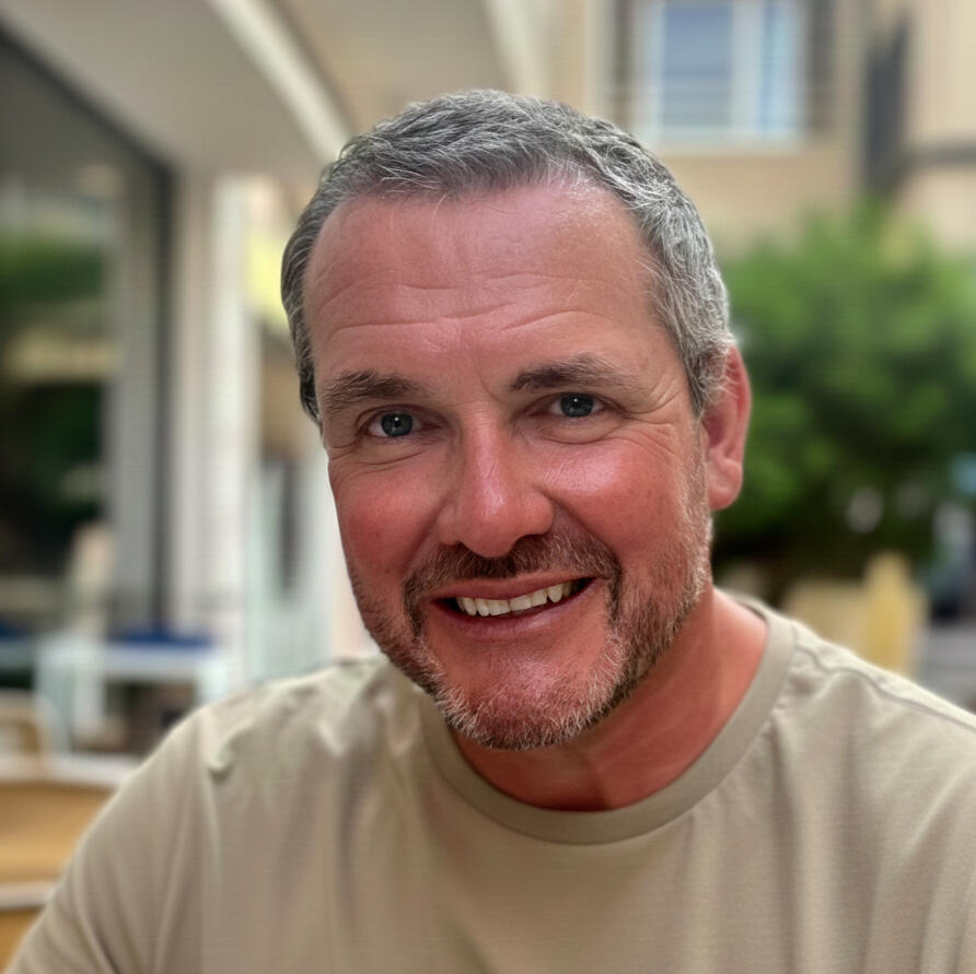 a headshot image of Scott Williamson